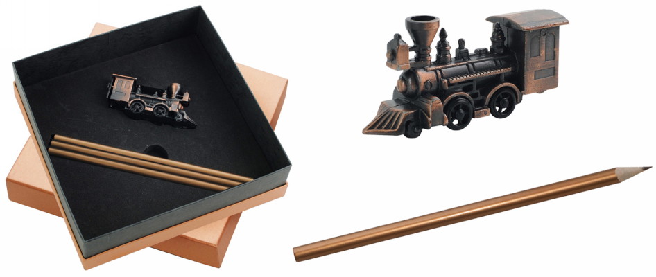 Подарочный набор "Паровоз" с тремя карандашами и точилкой для карандашей в форме паровоза.