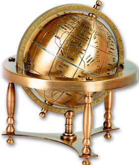 Настольный сувенир "Морской глобус" - это оригинальный подарок для любителей морских путешествий и искателей кладов. Материал настольного сувенира – метал с античным покрытием, размер – 12*8,5*8,5 см.