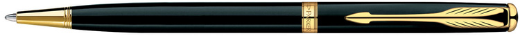 S0808740. Шариковая ручка в тонком корпусе Parker SONNET Slim Deep Black Lacquer GT. Шариковая ручка Паркер в тонком корпусе с поворотным механизмом, корпус ручки покрыт несколькими слоями чёрного блестящего лака, детали дизайна ручки плакированы 23-Каратным золотом.