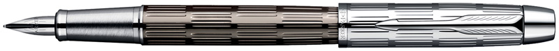 S0908590. Перьевая ручка Parker IM PREMIUM Twin Chiselled. Перьевая ручка Паркер с пером из сверхпрочной нержавеющей стали. Корпус ручки окрашен под серый оружейный металл, съёмный колпачок покрыт блестящим хромом, гравированный рисунок из вертикальных штрихов на корпусе и колпачке, серебристая текстурированная зона захвата ручки.