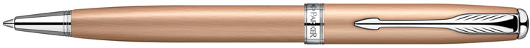 S0947290. Шариковая ручка Parker SONNET Pink Gold CT. Шариковая ручка Паркер с поворотным механизмом, корпус ручки - металлизированная и блестящая отделка с вкраплениями розового золота, вертикальная полировка, детали дизайна с блестящим палладиевым покрытием.